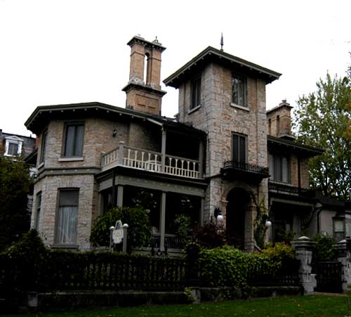 Italian Villa in Kingston