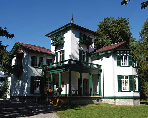 Italian Villa in Kingston